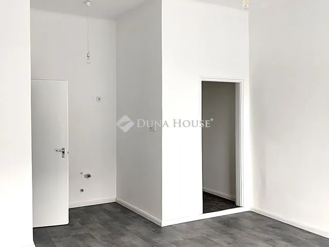 Eladó kereskedelmi és ipari ingatlan Dorog, Mária utca 26 nm