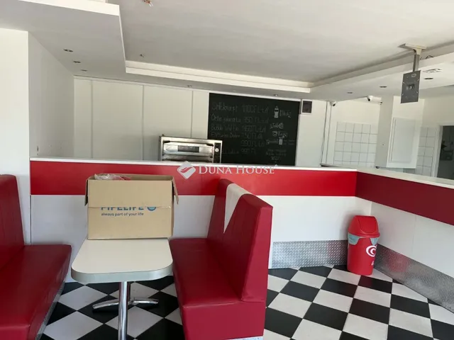 Eladó kereskedelmi és ipari ingatlan Dorog, Munkás út 114 nm