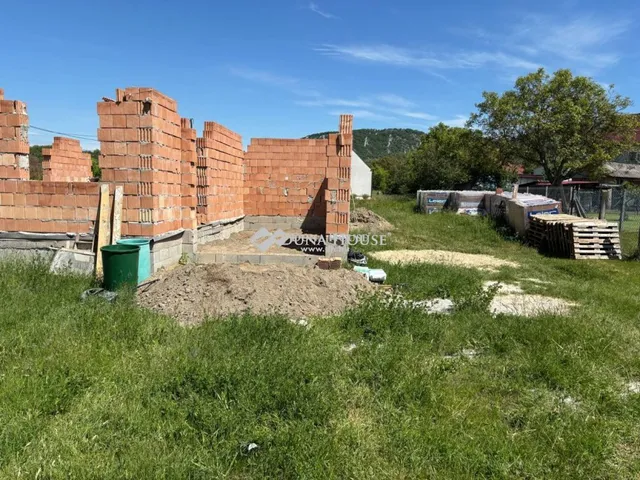 Eladó ház Kesztölc, Esztergomi utca 156 nm