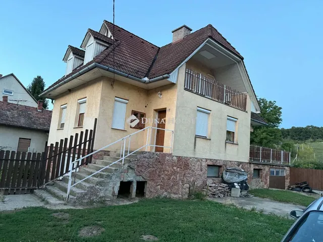 Eladó ház Bajót 178 nm
