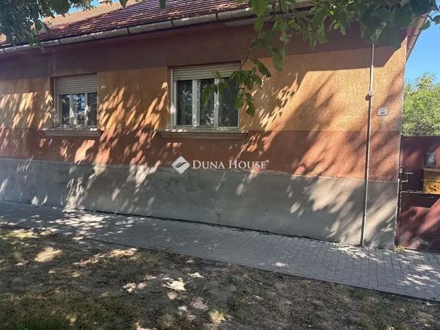 Eladó ház Sárisáp 77 nm
