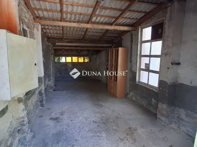 Eladó garázs Dorog, Hungária út 31 nm