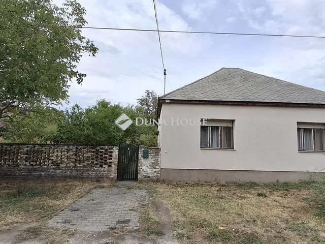 Eladó ház Tát 90 nm