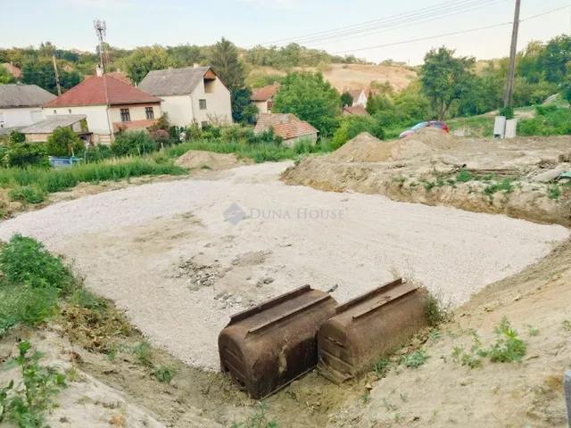 Eladó telek Csolnok 620 nm