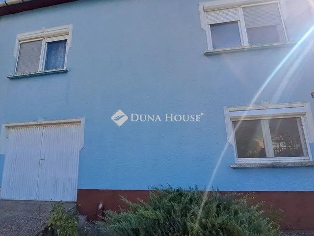 Eladó ház Kesztölc, Akácos utca 195 nm