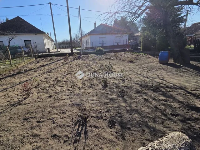 Eladó telek Üllő 320 nm