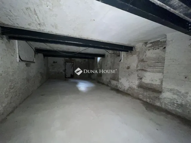 Eladó kereskedelmi és ipari ingatlan Budapest XIII. kerület 305 nm