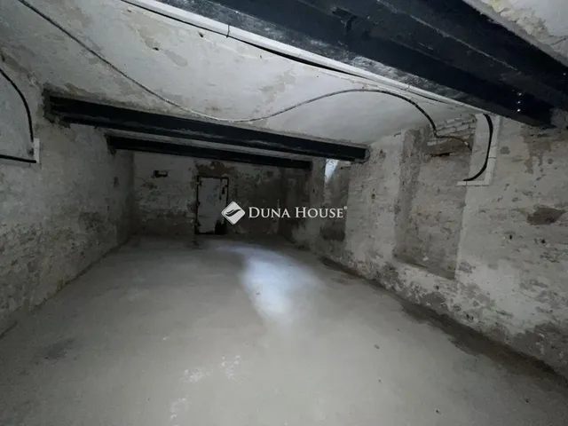 Eladó kereskedelmi és ipari ingatlan Budapest XIII. kerület 305 nm