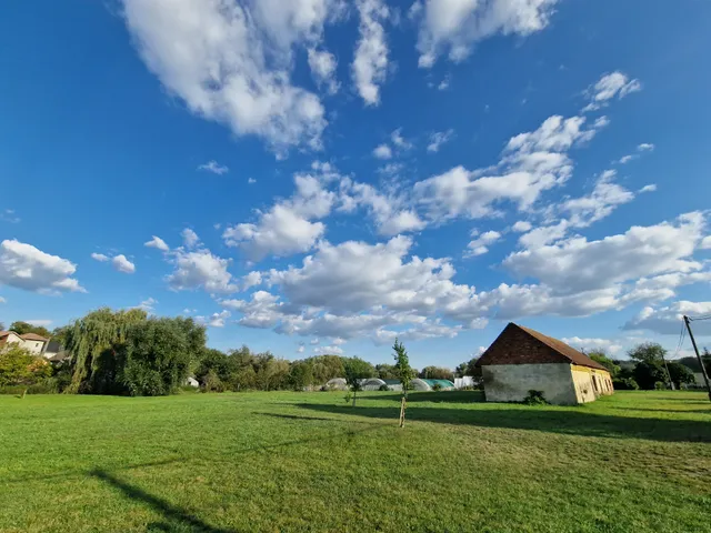 Eladó telek Pécs 2050 nm