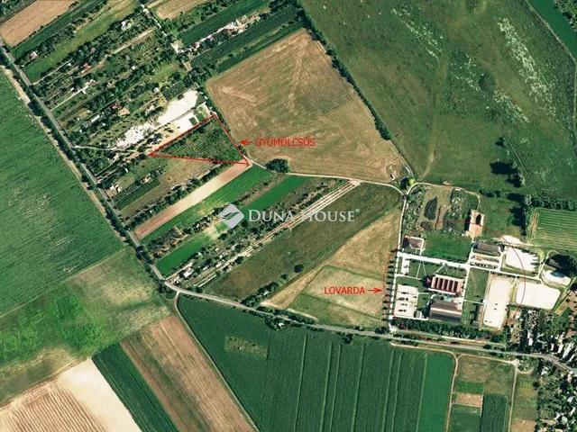 Eladó telek Sóskút 8036 nm