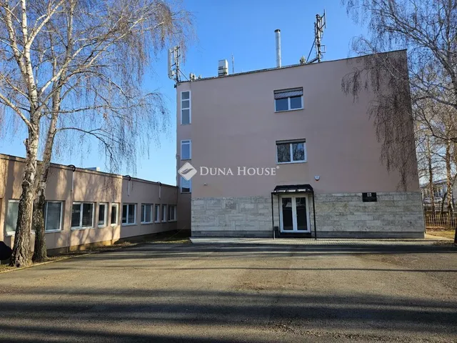 Kiadó kereskedelmi és ipari ingatlan Pécs 720 nm
