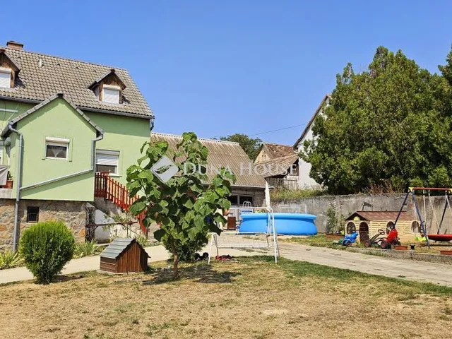 Eladó ház Szűr 120 nm