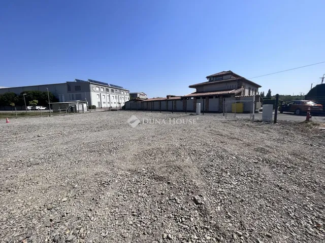 Kiadó telek Pécs, Basamalom út 500 nm