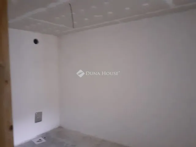 Eladó lakás Pécs, Mohácsi út 41 nm