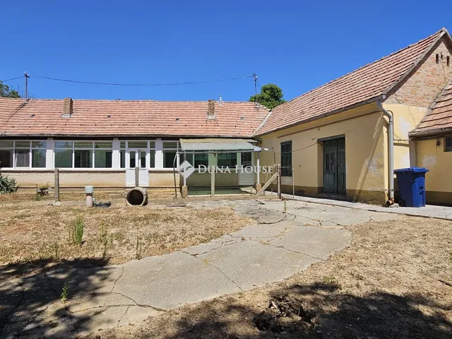 Eladó ház Véménd 135 nm