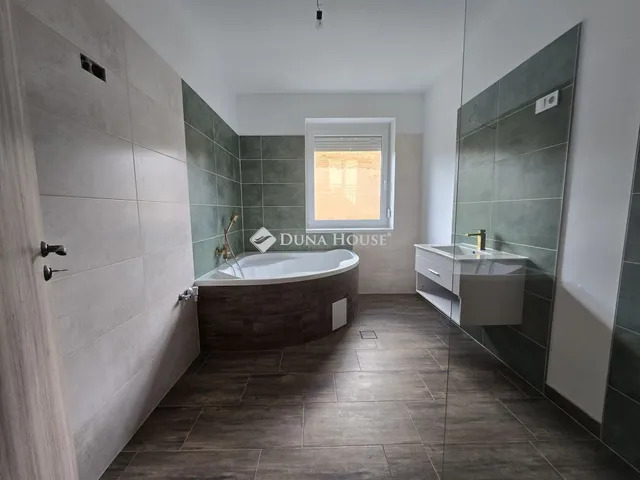 Eladó ház Aranyosgadány 192 nm