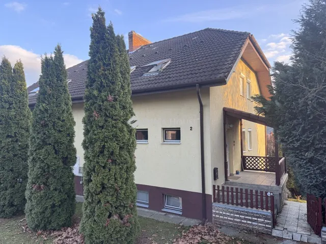 Eladó ház Komló, Március 15-e utca 240 nm