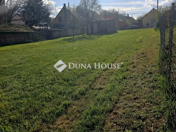 Eladó telek Pécsudvard 2402 nm