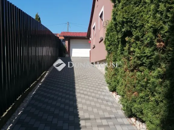 Eladó ház Komló 95 nm