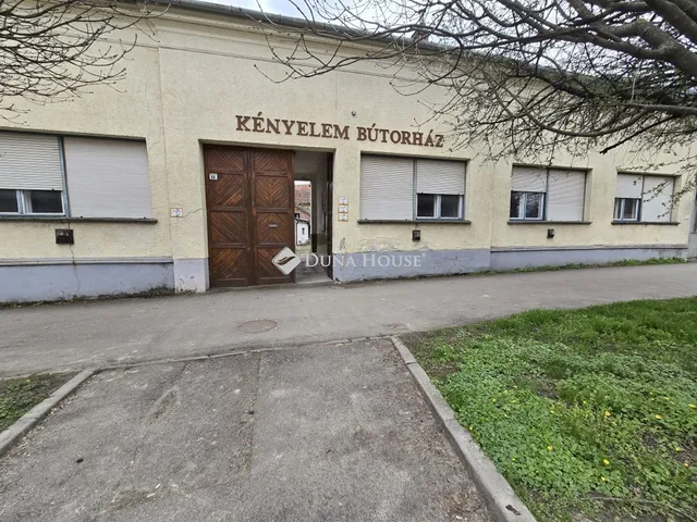 Kiadó kereskedelmi és ipari ingatlan Bóly 250 nm