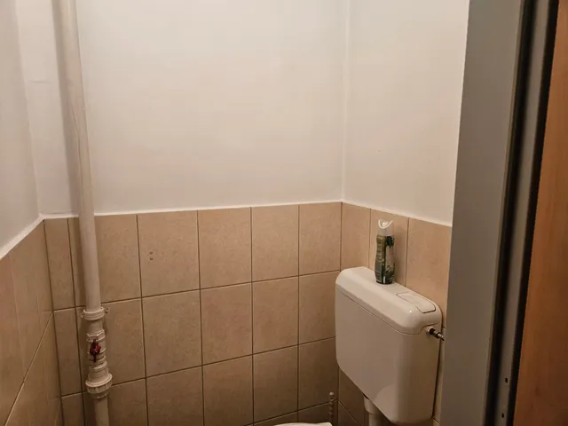 Eladó kereskedelmi és ipari ingatlan Pécs 24 nm