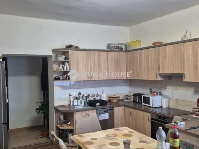 Eladó lakás Komló, Zrínyi tér 53 nm