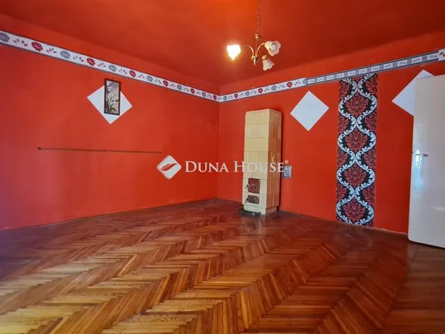 Eladó lakás Komló 38 nm