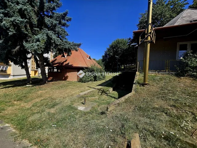 Eladó kereskedelmi és ipari ingatlan Pécs, Tildy Zoltán utca 60 nm