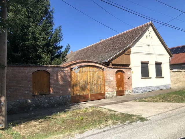 Eladó ház Majs 80 nm