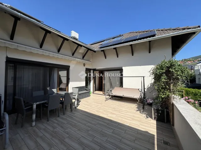 Eladó ház Pécs, Bálicsi út 209 nm