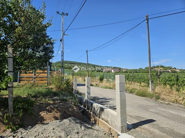 Eladó telek Pécs 1166 nm