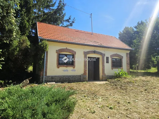 Eladó telek Pécs 720 nm