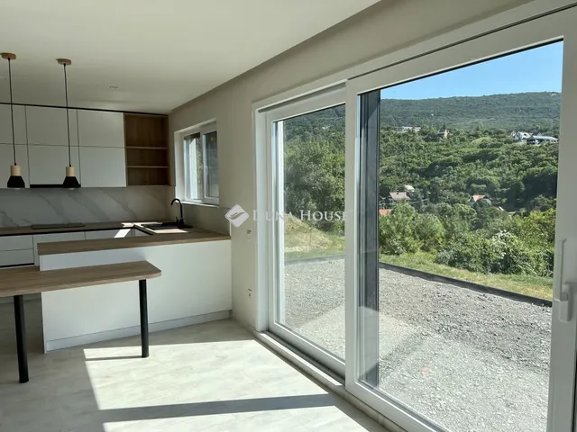 Eladó ház Pécs, Kismélyvölgy-hegyhát dűlő 146 nm
