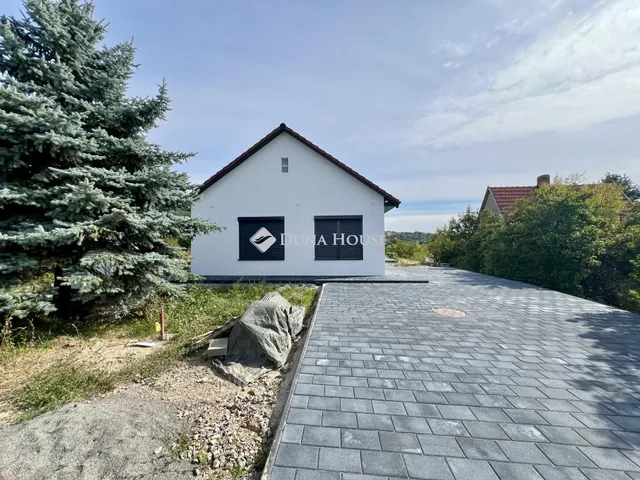 Eladó ház Pécs, Kismélyvölgy-hegyhát dűlő 115 nm