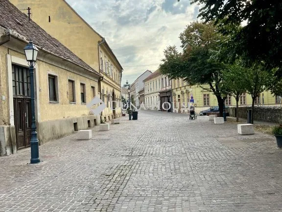 Kiadó lakás Pécs, Ferencesek utcája 51 nm