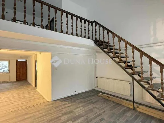 Eladó ház Pécs, Vándor utca 270 nm