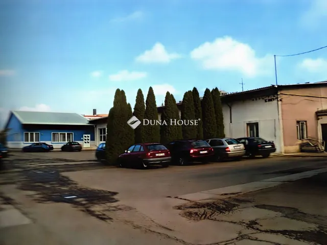 Eladó kereskedelmi és ipari ingatlan Pécs 1000 nm