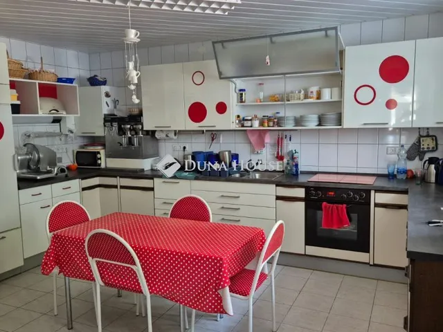 Eladó kereskedelmi és ipari ingatlan Harkány, Bartók Béla utca 966 nm