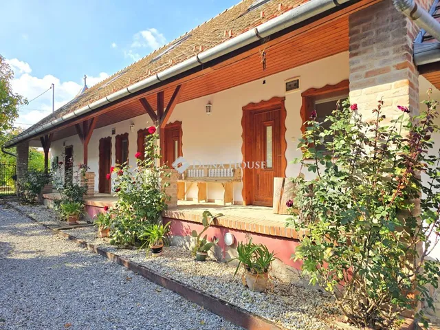 Eladó ház Geresdlak 200 nm