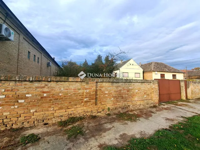 Eladó ház Nagynyárád, Táncsics Mihály utca 144 nm