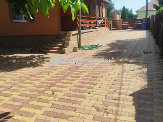 Eladó ház Bicsérd, Alkotmány utca 106 nm