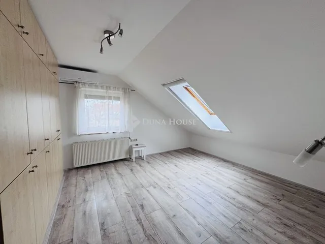 Eladó lakás Pécs, Páfrány utca 106 nm