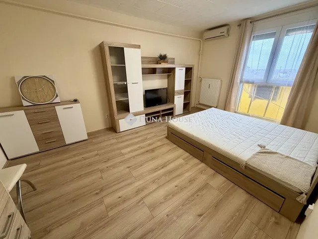 Kiadó lakás Pécs, József Attila utca 46 nm