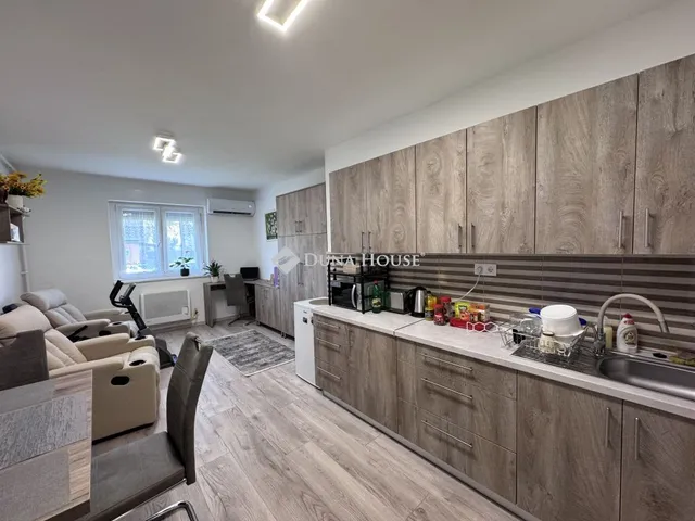 Eladó lakás Komló 26 nm