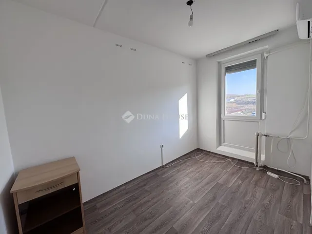 Eladó lakás Komló, Hegyhát utca 39 nm