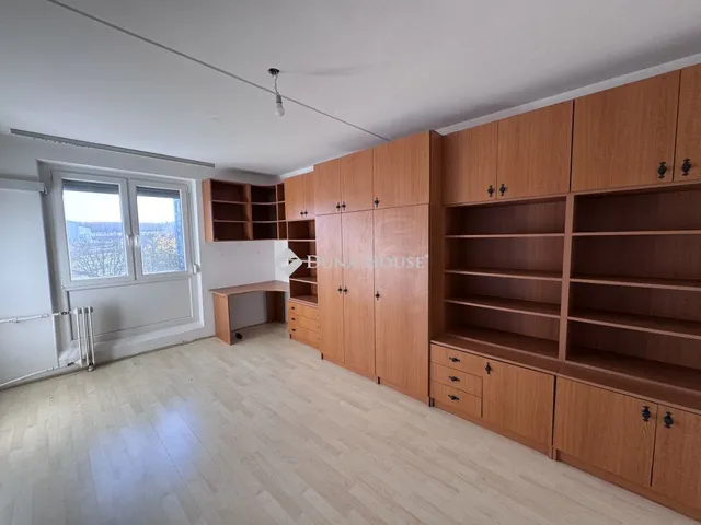 Eladó lakás Komló, Hegyhát utca 39 nm