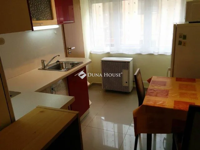 Kiadó lakás Pécs, Petőfi Sándor utca 36 nm