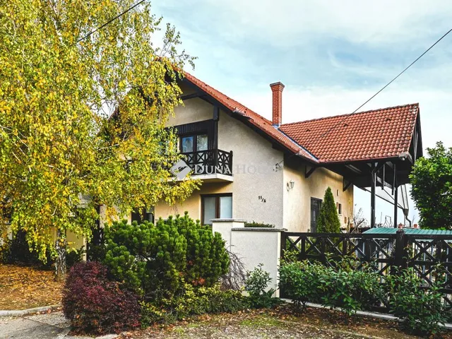 Eladó ház Pécs, Szeder utca 300 nm