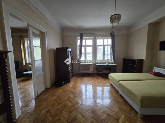 Eladó lakás Pécs, Zólyom utca 138 nm