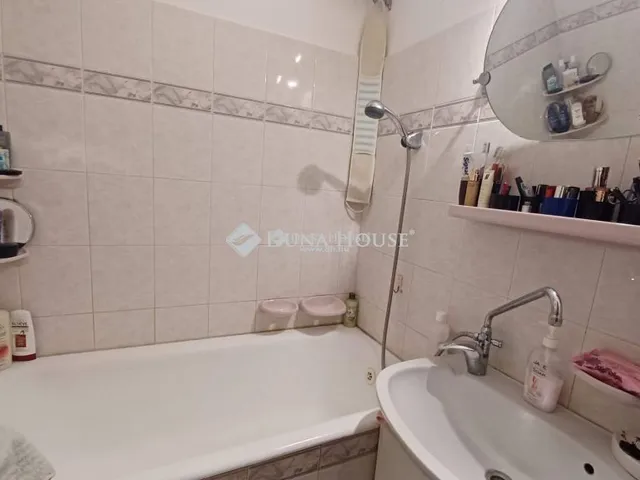 Kiadó lakás Pécs, Nagy Imre út 64 nm